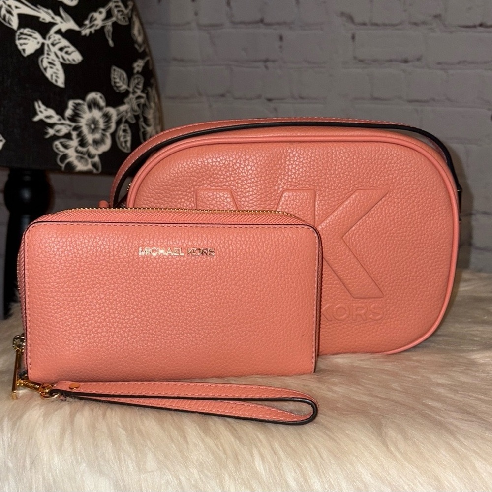 Michael Kors JET SET Embossed Crossbody/JET SET TRAVEL Wallet 2pc Set